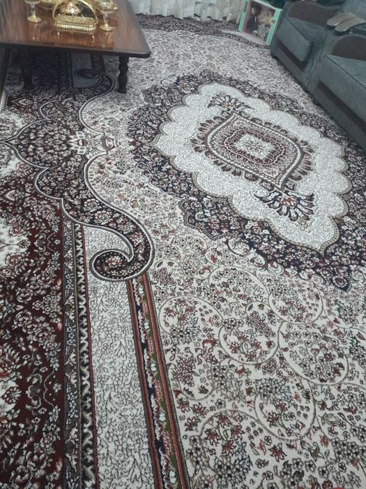 Гилам сотилади 3.5 × 6