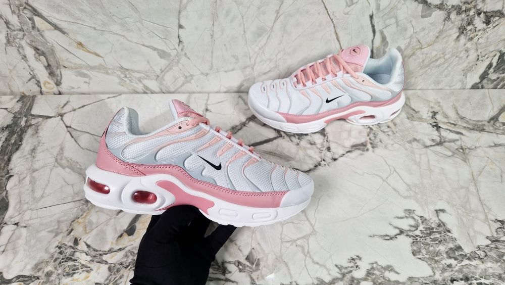 Дамски маратонки Nike TN