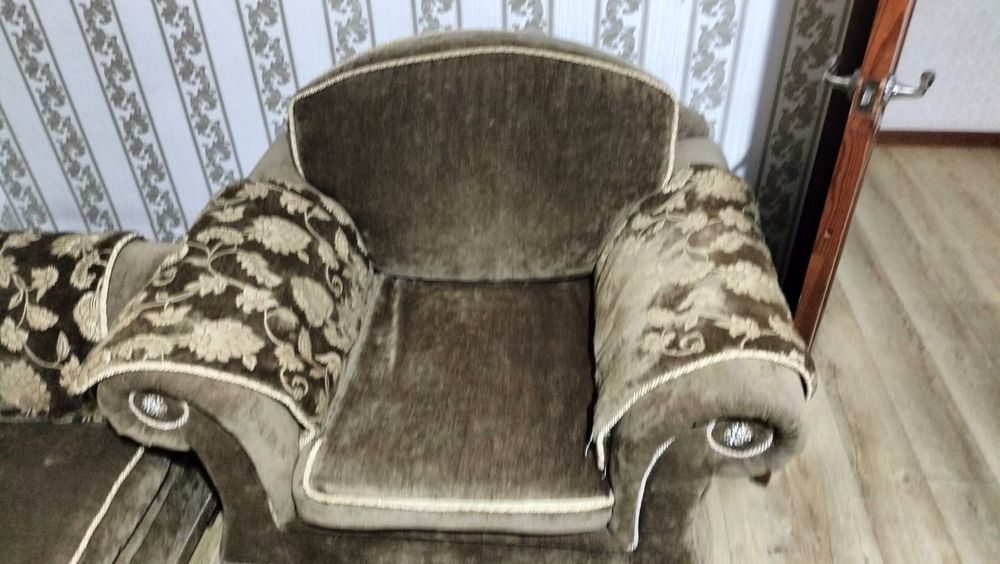 Диван раскладной и кресло