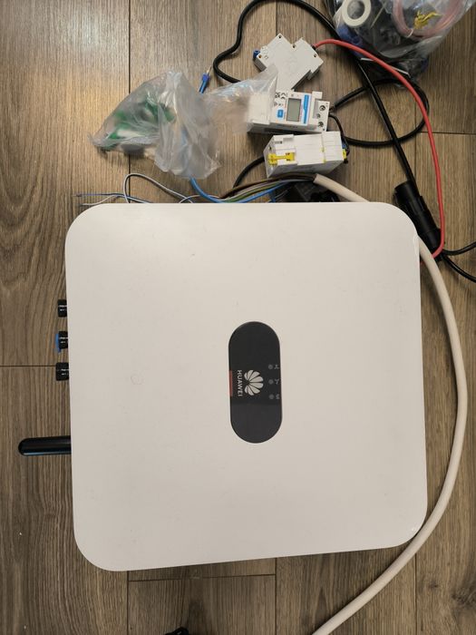 Vând invertor Huawei 3kw