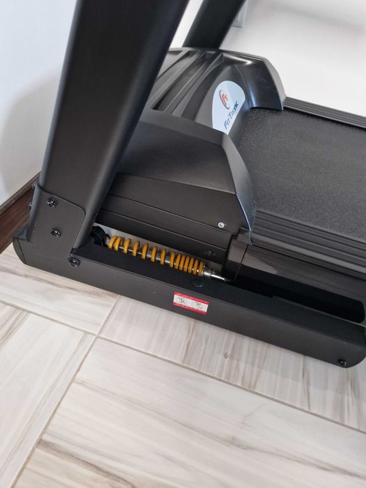 Vand banda de alergat FitTronic D550 profesională ca noua