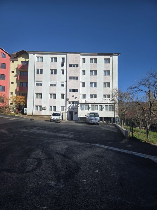 Vand apartament nou ultimul etaj,posibilitate mansarda
