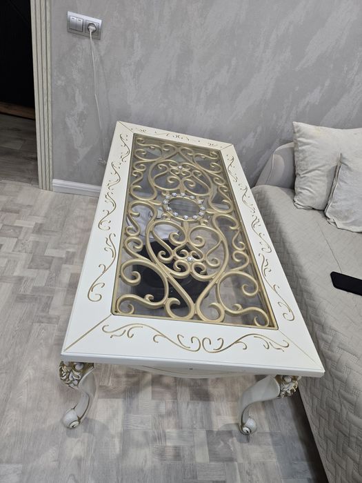 Продам журнальный столик