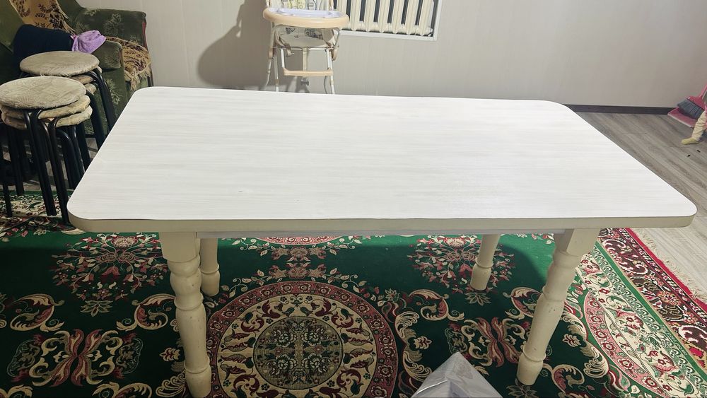 Продам срочно стол