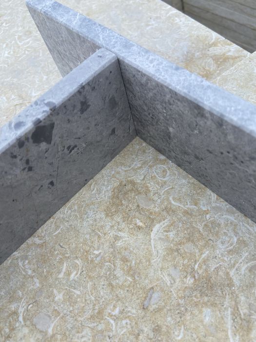 Цокъл от полиран мрамор 61/7/1.2  см