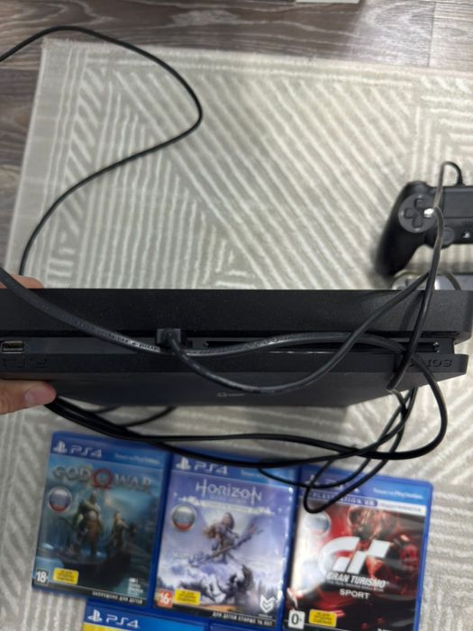 Продаю playstation 4 в идеальном состоянии
