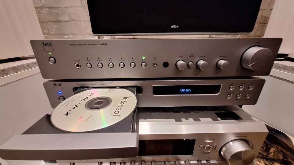 NAD стерео усилвател  и плеър