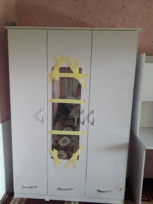 Bolalar shkafi va dars stoli zakazga