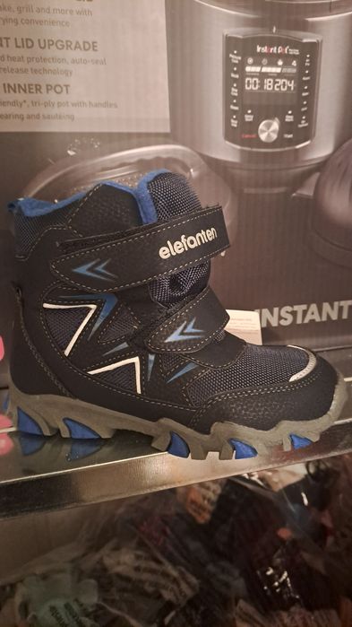 Продавам детски ботуши.  НовИ