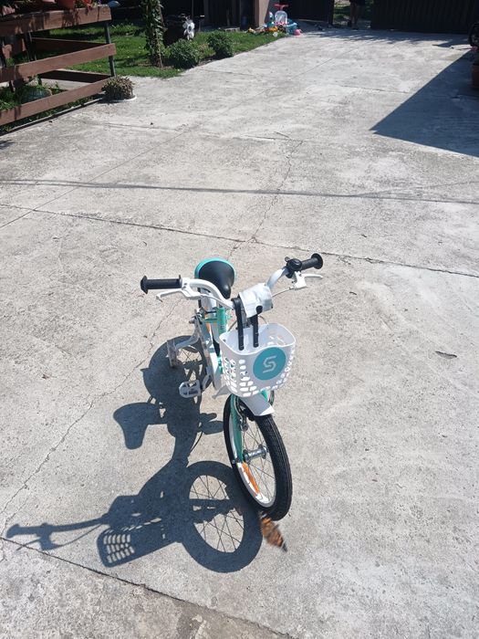Vând bicicleta .
