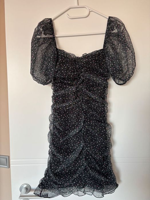 Мини черна рокля на цветя H&M + подарък