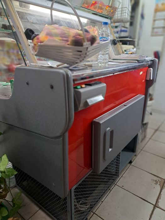 Хладилна витрина