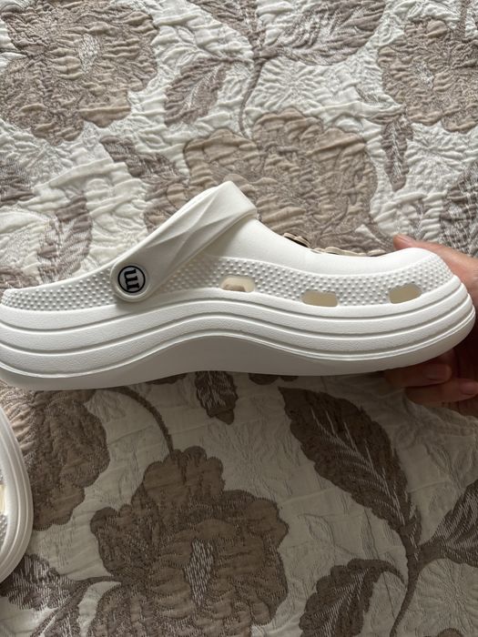 Продам новые кроксы