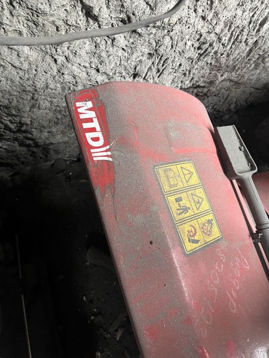 Продам снегоуборочную машину