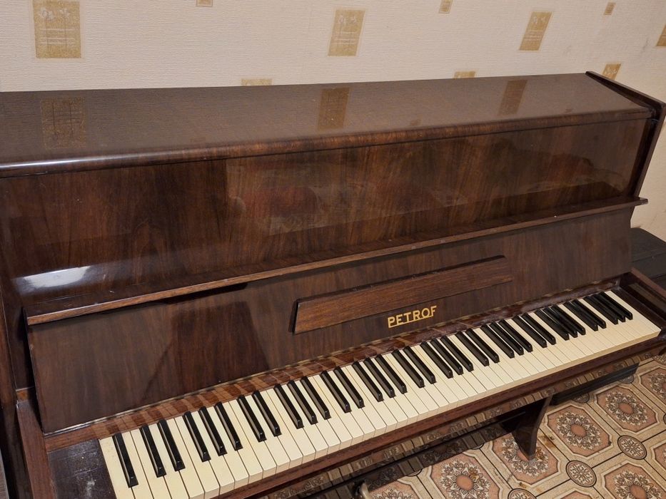 Продам пианино Petrof
