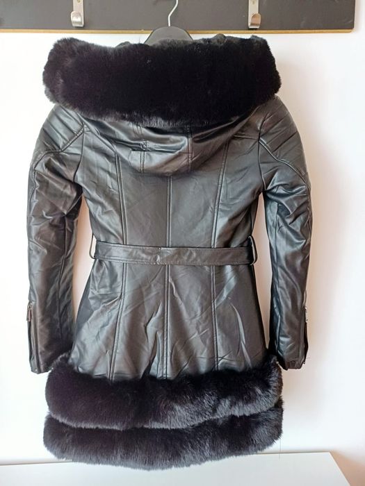 Geaca noua cu eticheta, îmblănita,  din  piele ecologica, eleganta , S