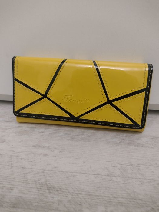 Дамско лачено портмоне 2 броя