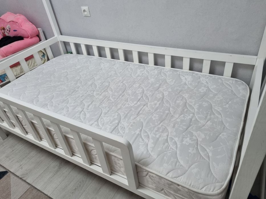 Продам кровать, без матраса.