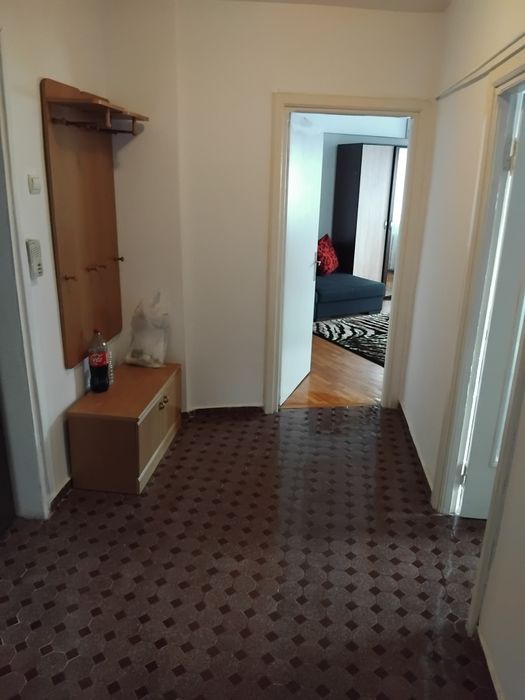 Apartament piata centrala.complet mobilat+loc parcare masina.