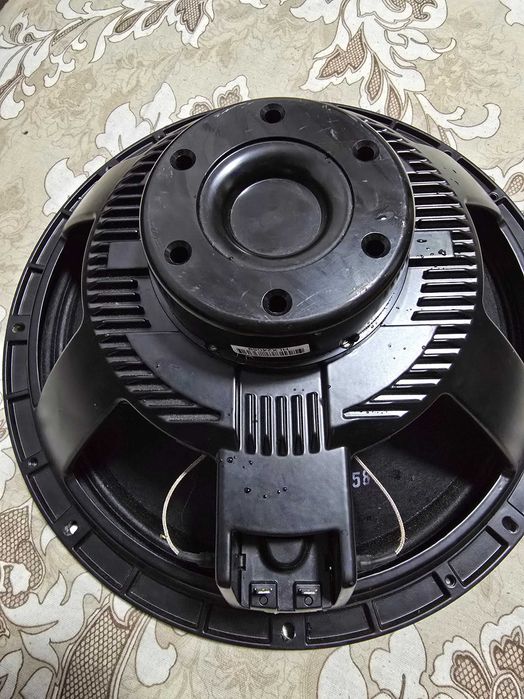 Vand difuzor rcf pe neodium MB 15N 351,1300W pgm,650w rms la 8 omi,15 inchi 38 cm,aproape nou.