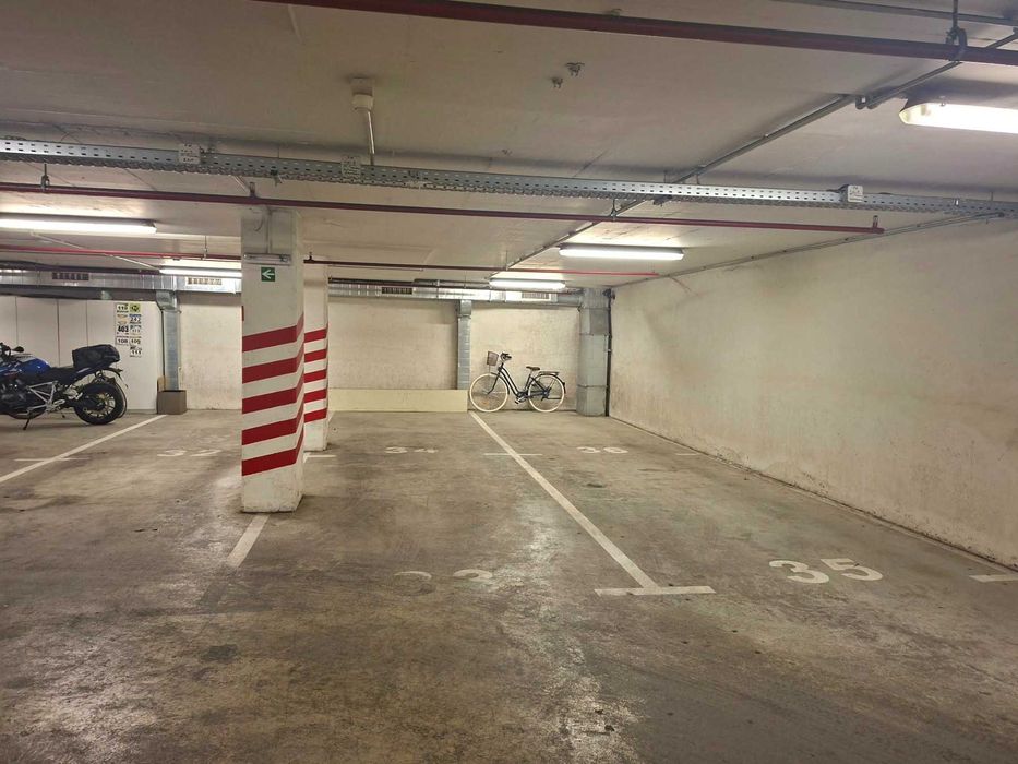 Двойно паркомясто до Фестивален комплекс