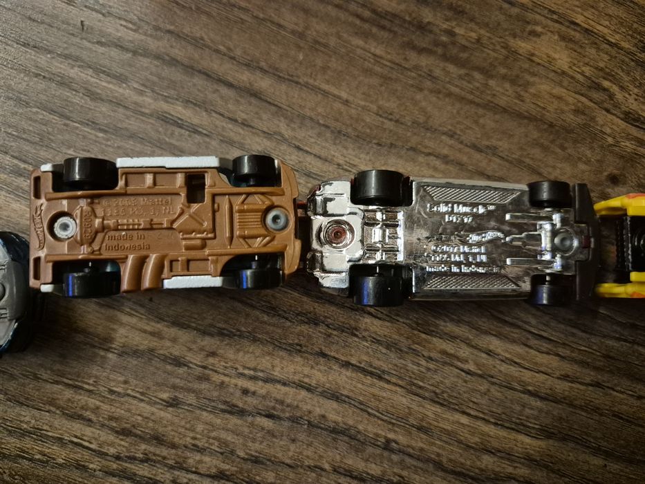 Метални колички hotwheels,matchbox
