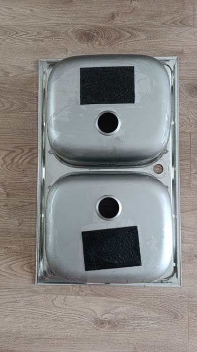 Двойна мивка в много добро състояние