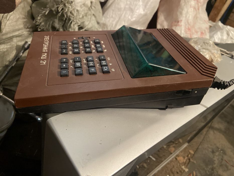 Продам калькулятор советский