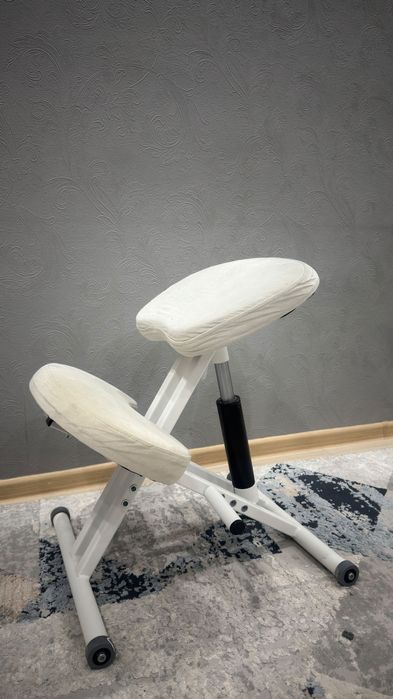 коленный стул кресло