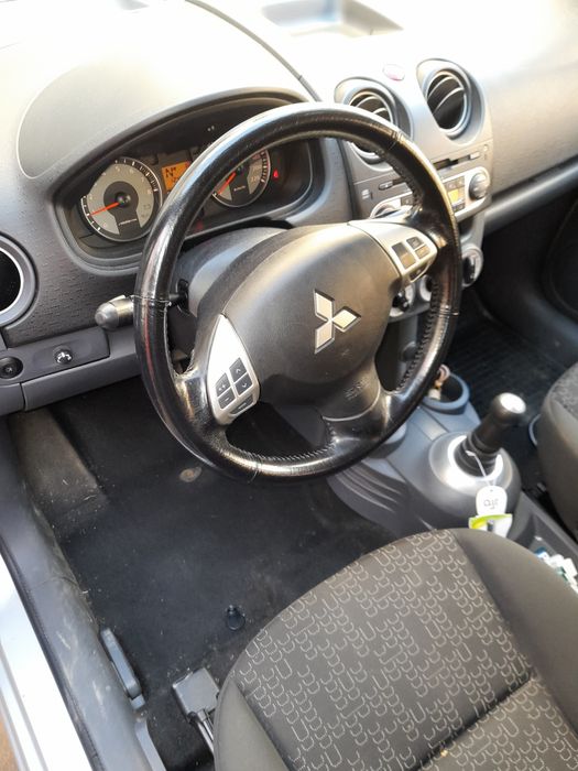 Vând masina Mitsubishi Colt