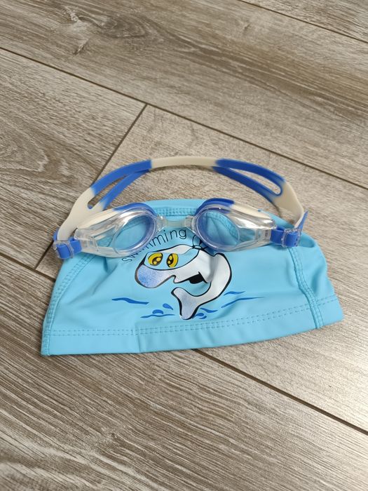 Шапочка и очки для плаванья