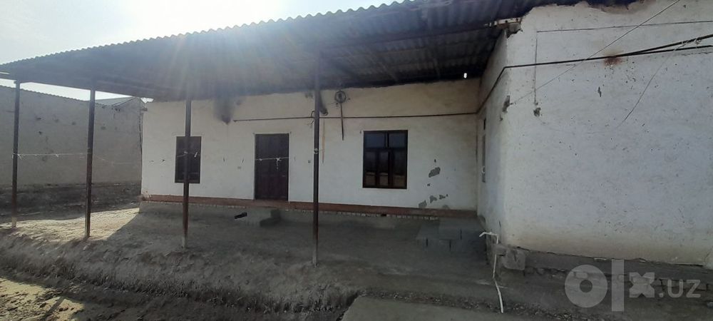 Hamma sharoiti bor uy sotiladi