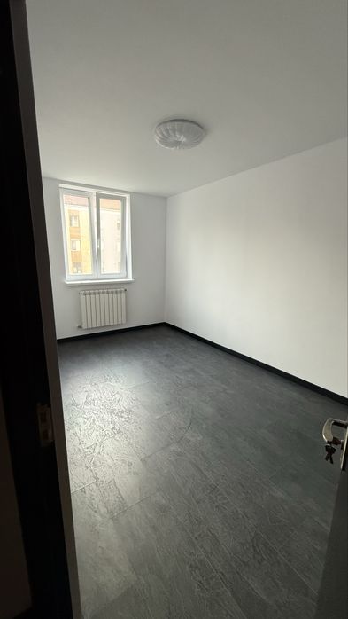 inchiriez apartament 2 camere decomandat OM renovat - totul nou