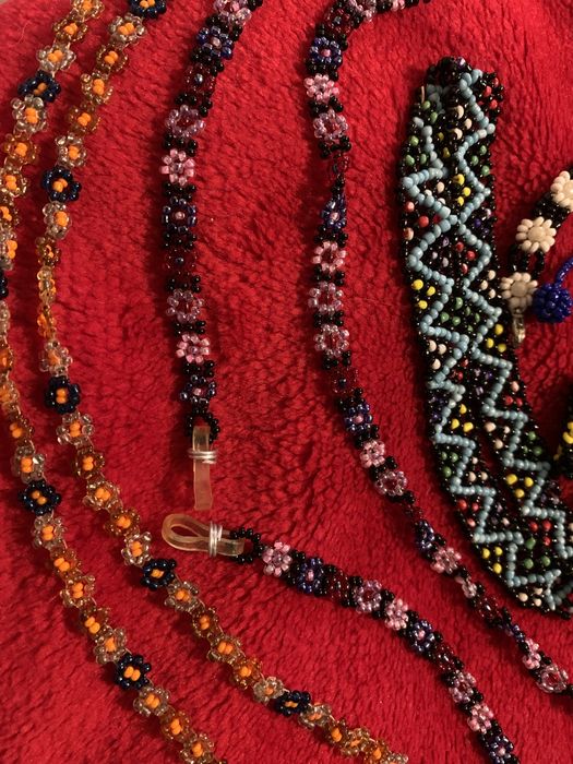 Coliere si bratari cu motive traditionale