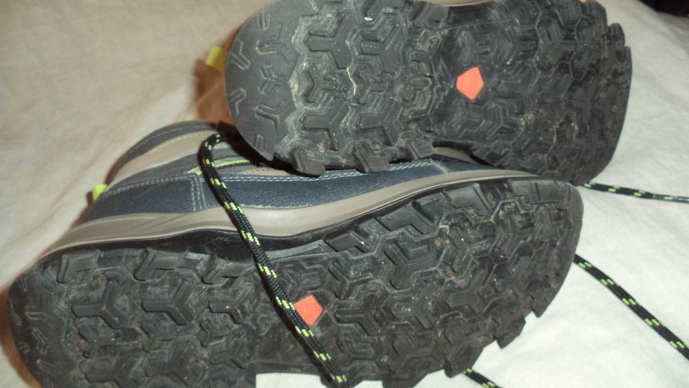 Продавам  почти нови детски боти - 37 номер