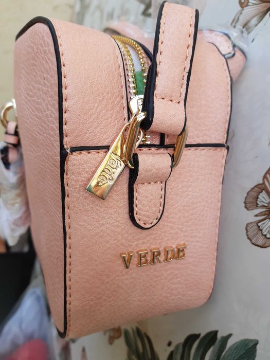 Малки черна и розова чантички