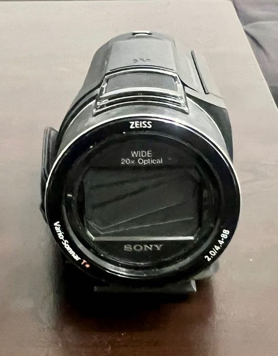 Продавам Цифрова видеокамера Sony FDR-AX43A