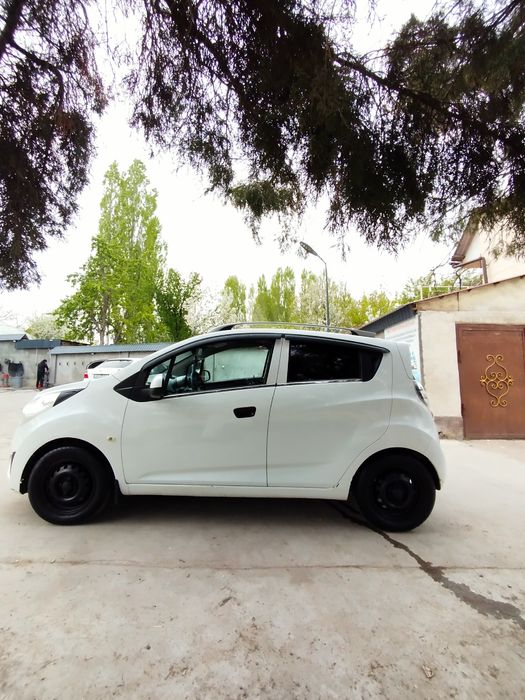 Spark 2011 
Rangi oq
Matori ECO 1  
Probeg 356000
Gaz/Benzin
Balonlari