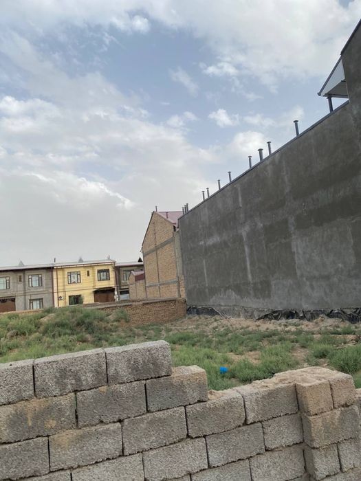 Toshkent viloyati ZangiOta. Tumanida  Tokzor(Kamchatka)mahallada  yer