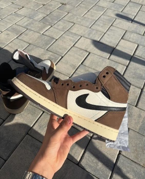 Jordan 1 travis scott