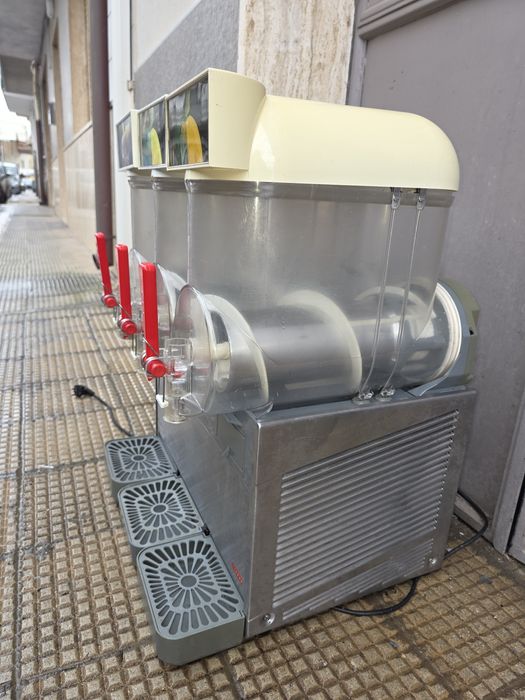 UGOLINI original ITALIA aparate pentru granita cu 3 bazine de 10 litri