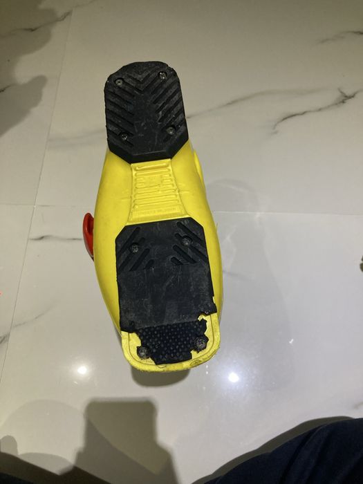 Clapari de ski copil marimea 36(282 mm) cu livrare