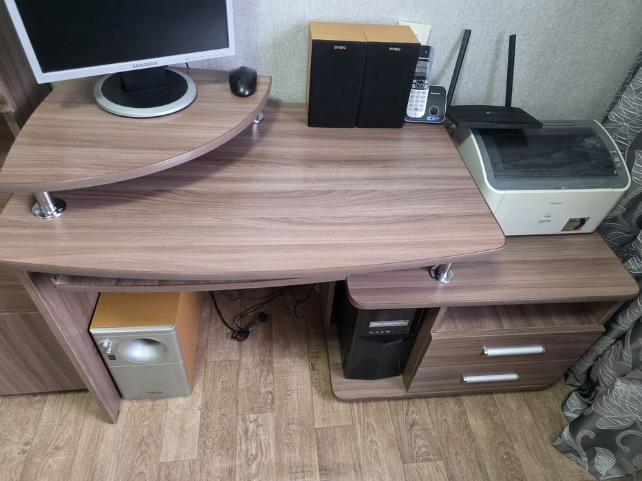 Компьютерный стол