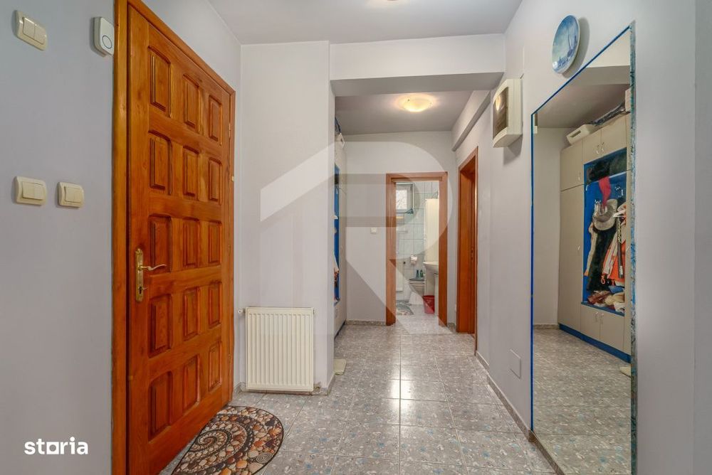 Casa spatioasa cu vedere la Lacul Grivita | 5 dormitoare | teren 793 m