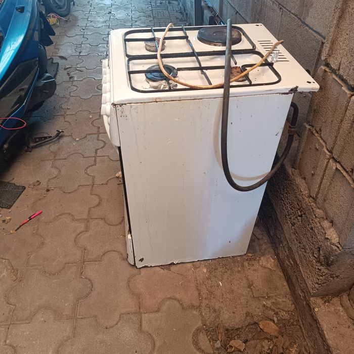 Продам б/у газ плиту