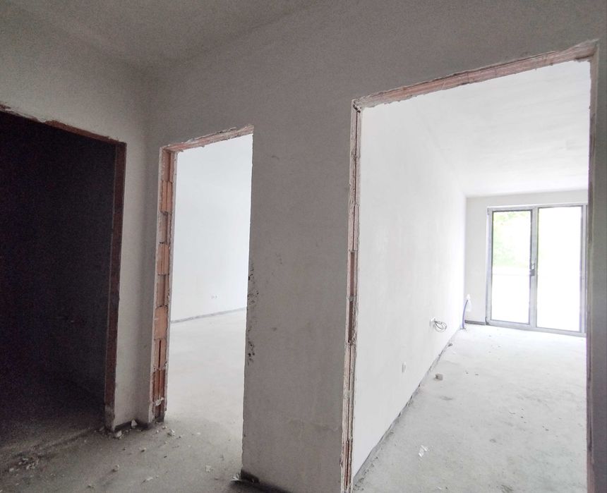 Продава се Двустаен апартамент в Перник, Център - 120 кв.м за 1250 €/кв.м - Снимка #2