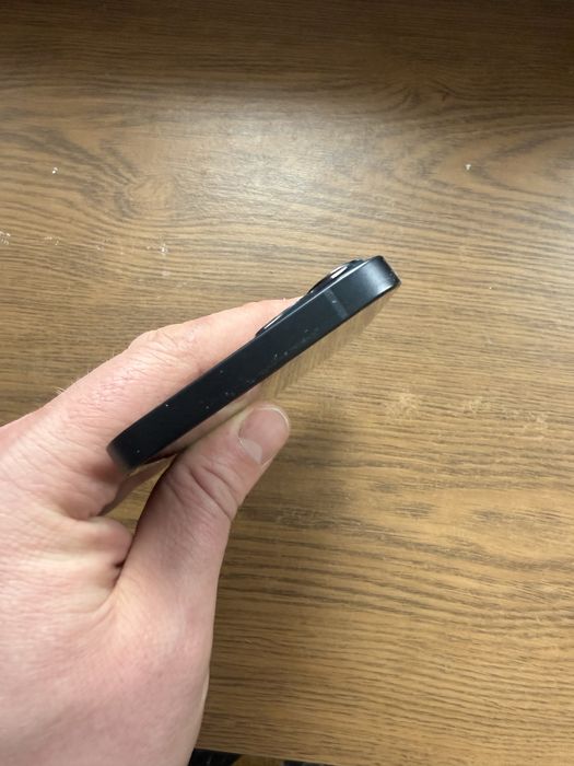 Продам айфон 13