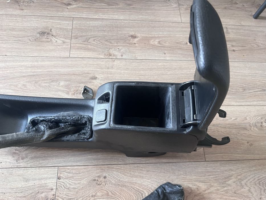 Пассат Б3-Б4 подлокотник