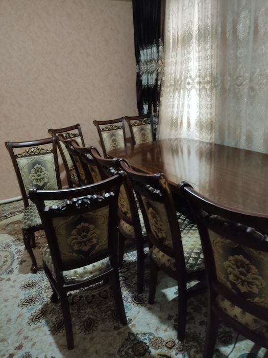Продаёться сто со стульями 14 штук стулья