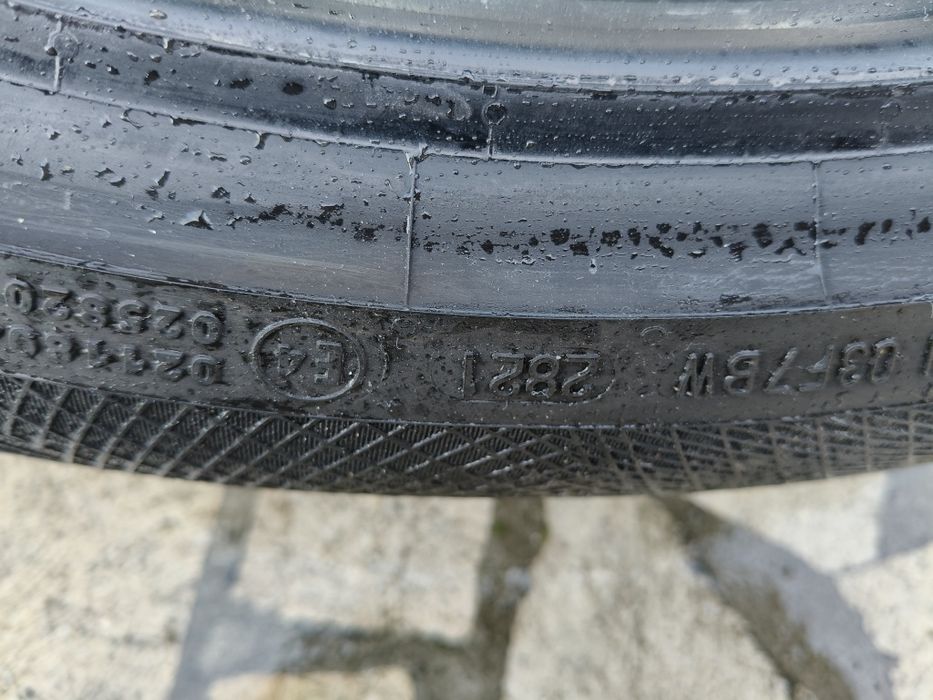 Set 4 anvelope iarna Continental 225/45/19 XL cu protectie janta
2 x C